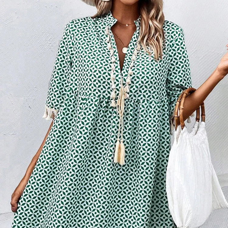 Eline – Trendy zomerjurk met opvallende print en elegante V-hals