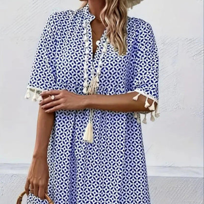 Eline – Trendy zomerjurk met opvallende print en elegante V-hals