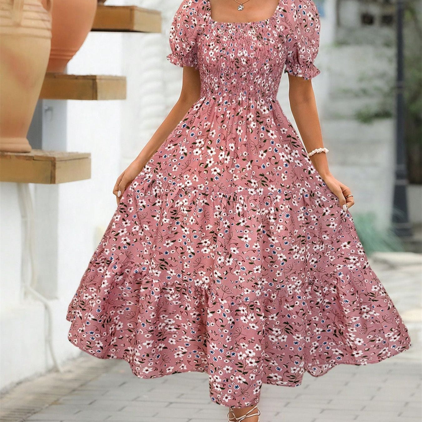 Sophie – Jurk met elegante vierkante halslijn en comfortabele fit